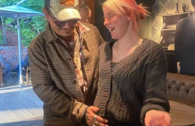Lauren Whittington emocionada de conocer a Johnny Depp