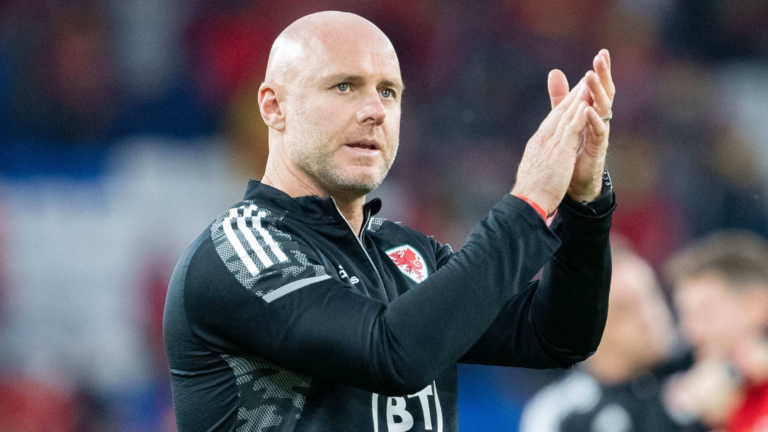 Gales amplía el vínculo del seleccionador Rob Page por cuatro años